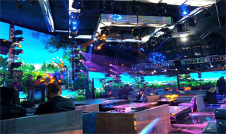 酒吧↑舞台↑异形屏