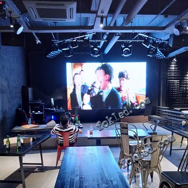 温馨小酒吧LED显示屏