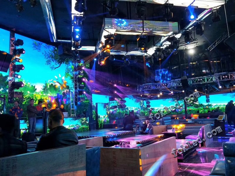 异形屏、以LED显示屏为主题的酒吧